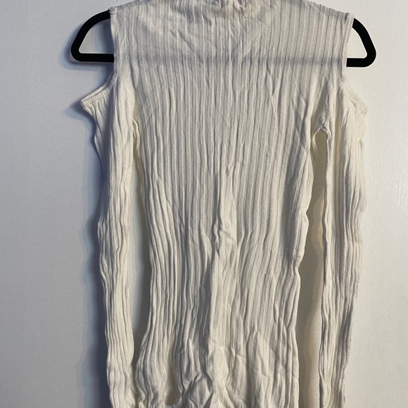 Lady’s top - Picture 2 of 2